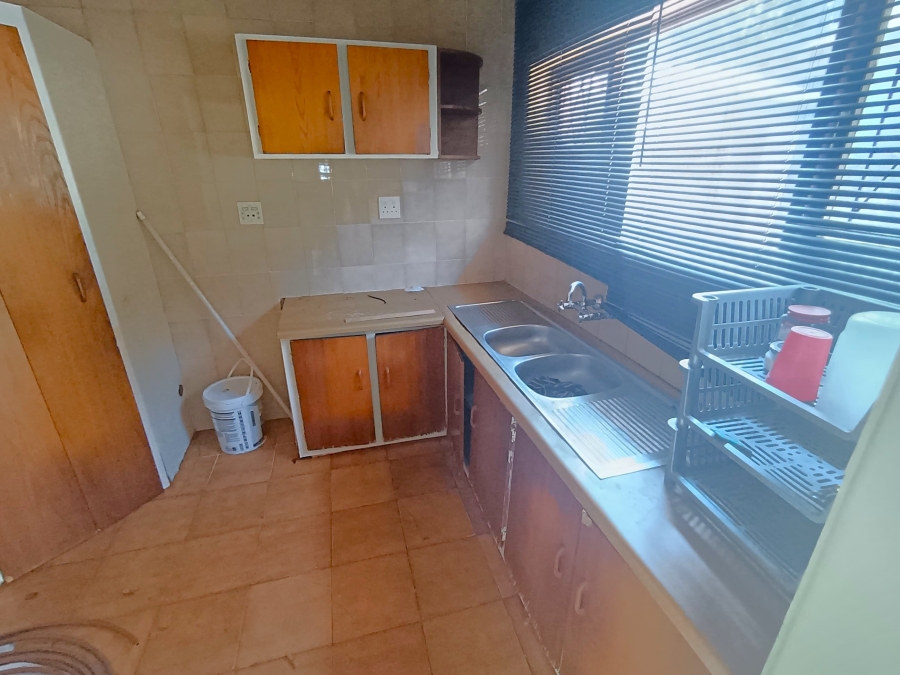 To Let 2 Bedroom Property for Rent in Uvongo KwaZulu-Natal
