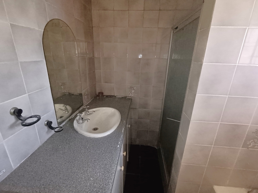 To Let 2 Bedroom Property for Rent in Uvongo KwaZulu-Natal
