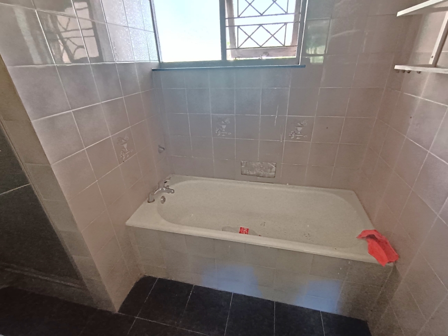 To Let 2 Bedroom Property for Rent in Uvongo KwaZulu-Natal