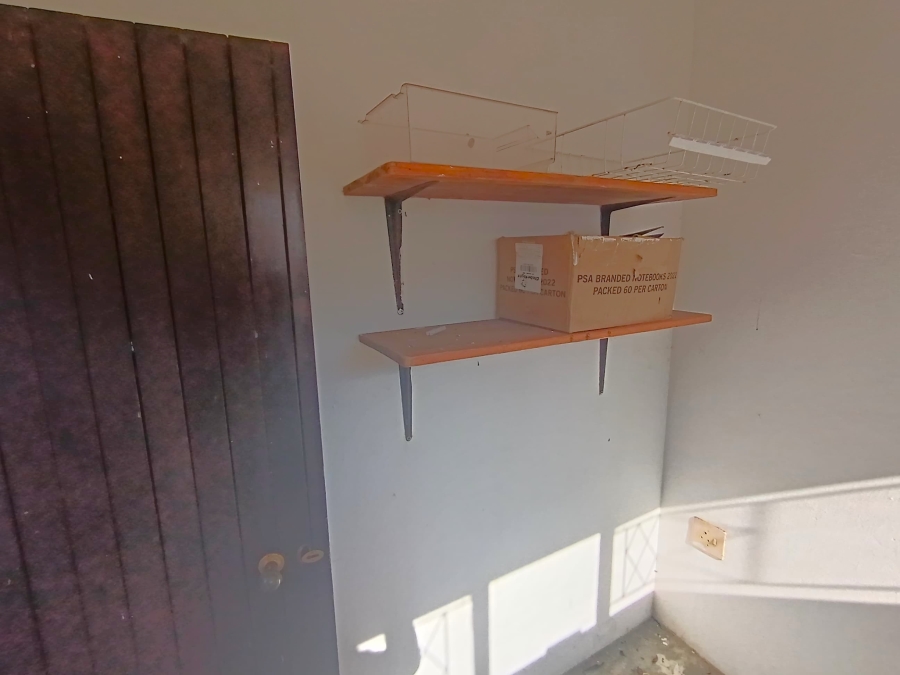 To Let 2 Bedroom Property for Rent in Uvongo KwaZulu-Natal