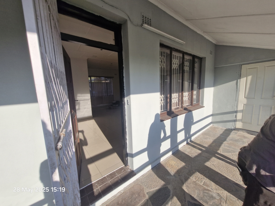 3 Bedroom Property for Sale in Mount Vernon KwaZulu-Natal