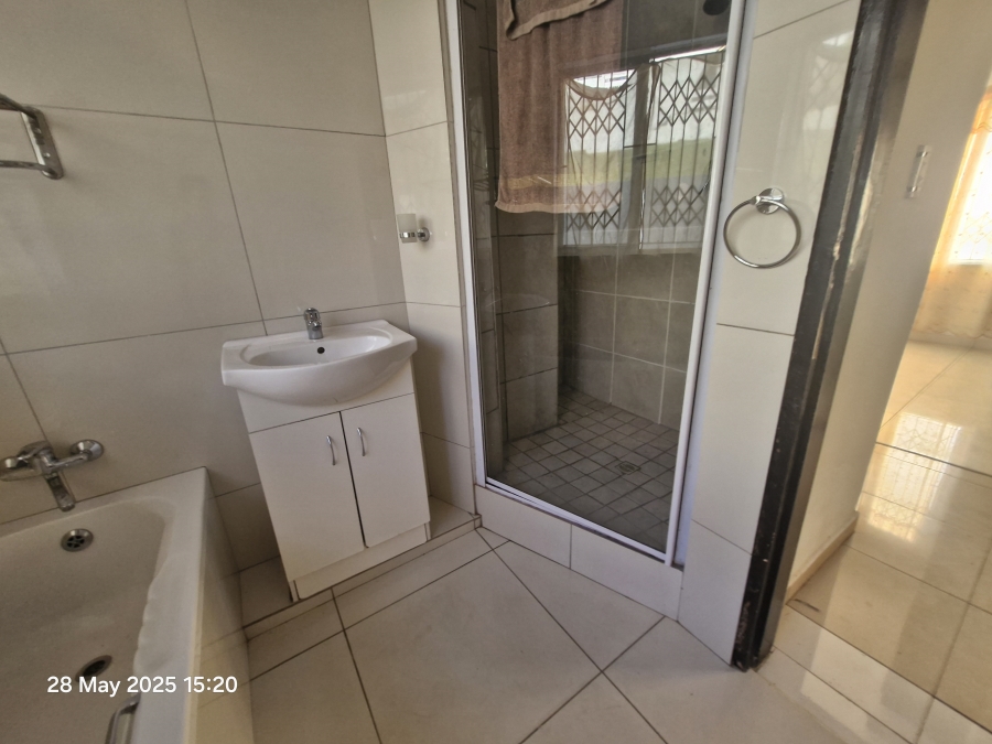 3 Bedroom Property for Sale in Mount Vernon KwaZulu-Natal