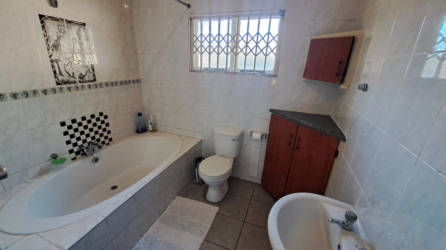 4 Bedroom Property for Sale in Veld En Vlei KwaZulu-Natal