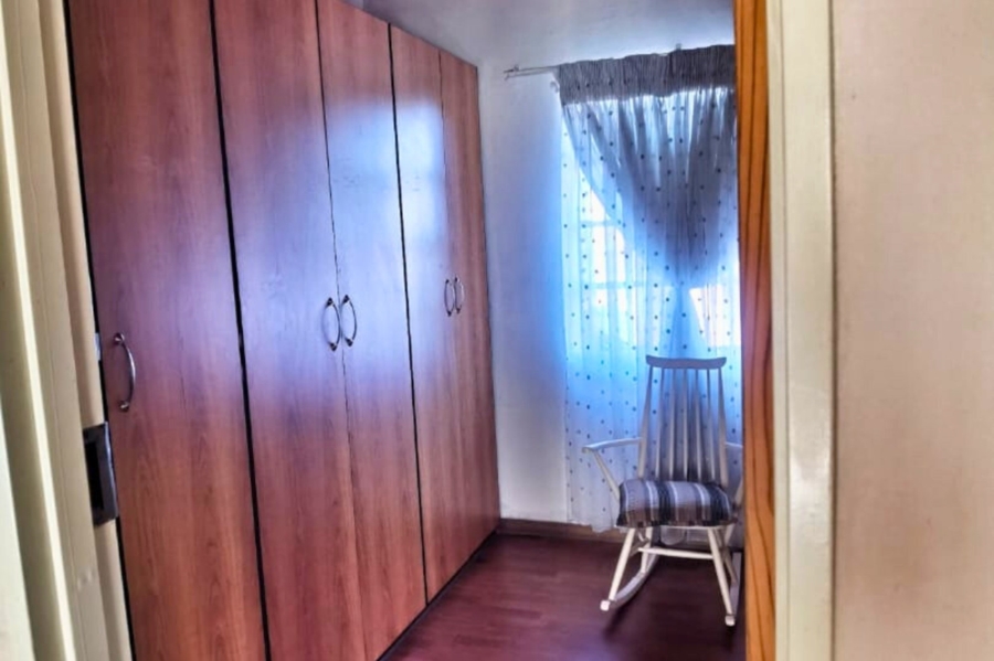 5 Bedroom Property for Sale in Sunnyridge KwaZulu-Natal