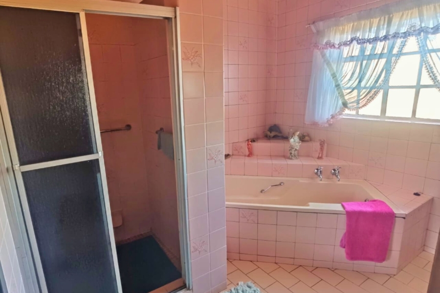 5 Bedroom Property for Sale in Sunnyridge KwaZulu-Natal