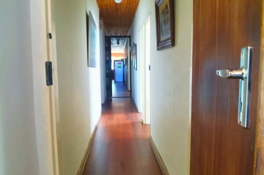 5 Bedroom Property for Sale in Sunnyridge KwaZulu-Natal
