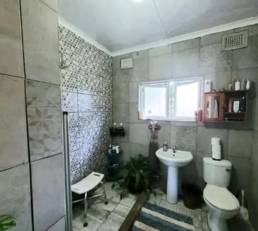 5 Bedroom Property for Sale in Southport KwaZulu-Natal