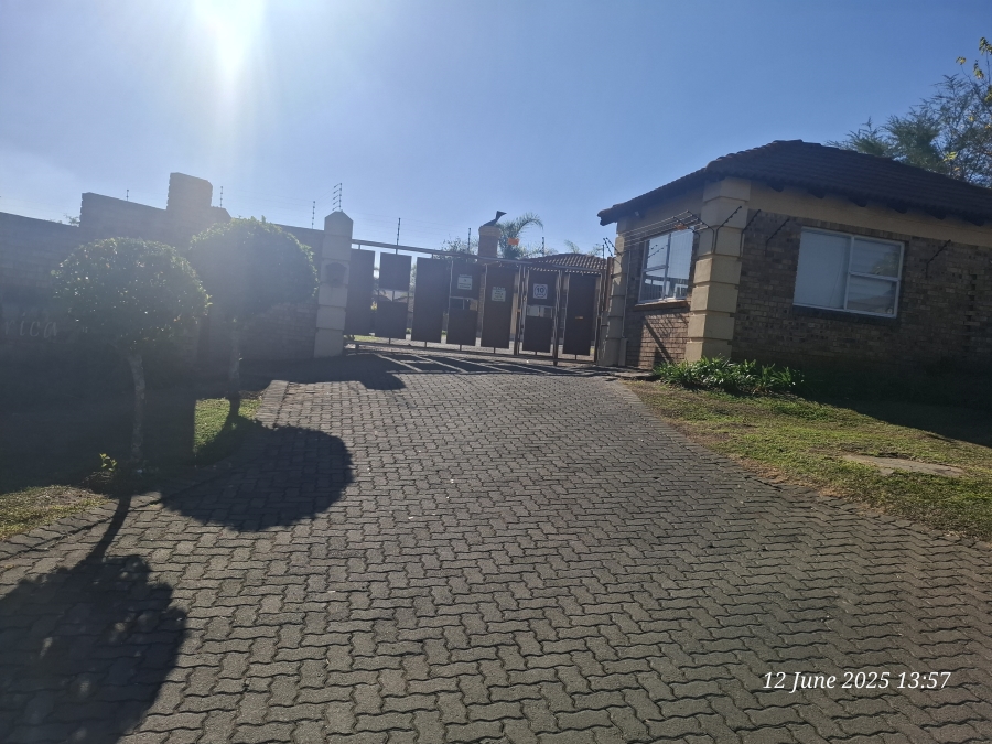 2 Bedroom Property for Sale in Signal Hill KwaZulu-Natal