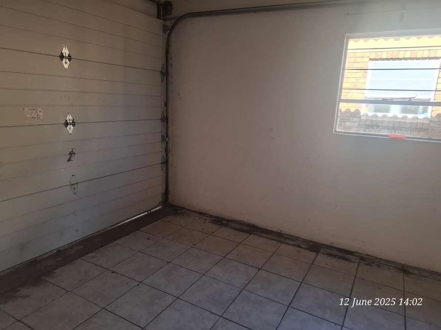 2 Bedroom Property for Sale in Signal Hill KwaZulu-Natal