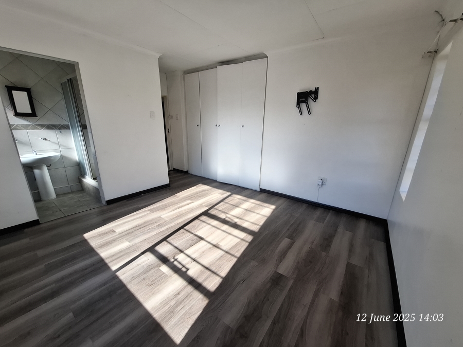 2 Bedroom Property for Sale in Signal Hill KwaZulu-Natal