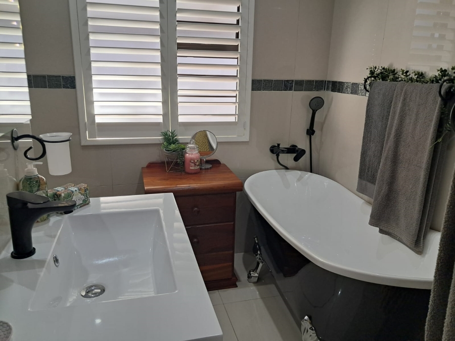 4 Bedroom Property for Sale in Ballito Central KwaZulu-Natal