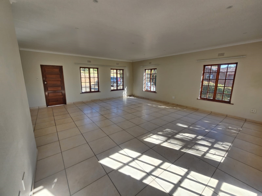 To Let 4 Bedroom Property for Rent in Kloof KwaZulu-Natal
