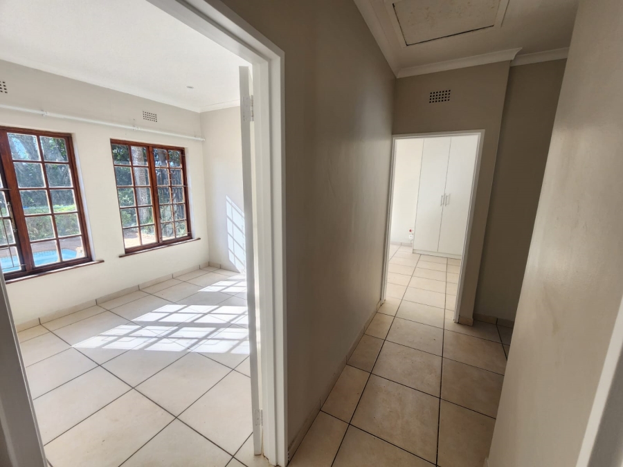 To Let 4 Bedroom Property for Rent in Kloof KwaZulu-Natal