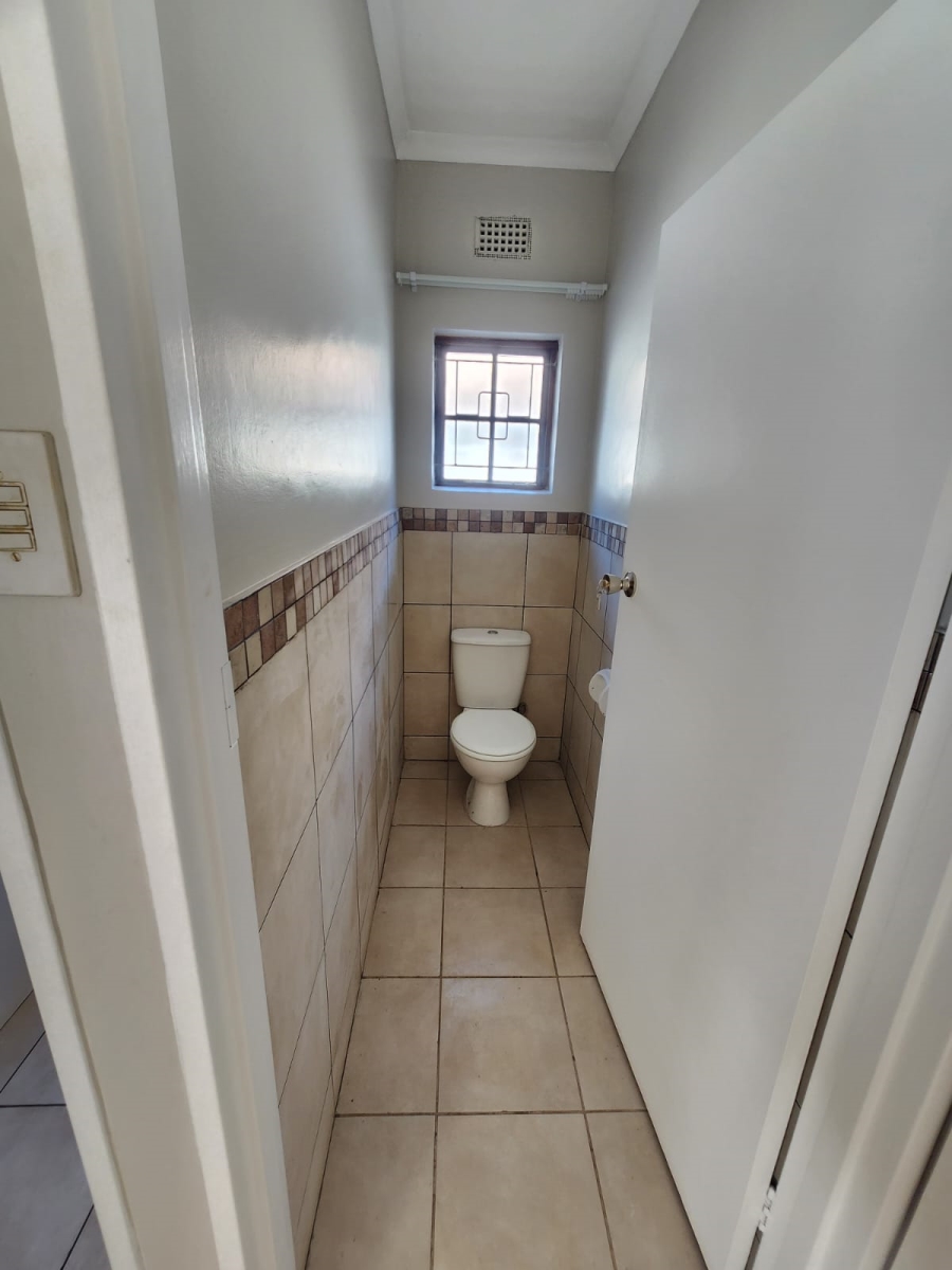 To Let 4 Bedroom Property for Rent in Kloof KwaZulu-Natal