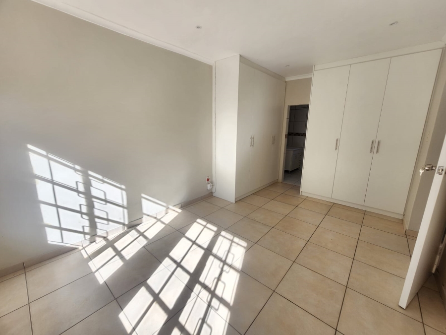 To Let 4 Bedroom Property for Rent in Kloof KwaZulu-Natal