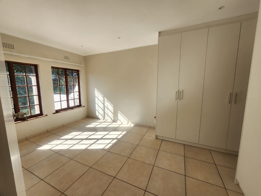 To Let 4 Bedroom Property for Rent in Kloof KwaZulu-Natal