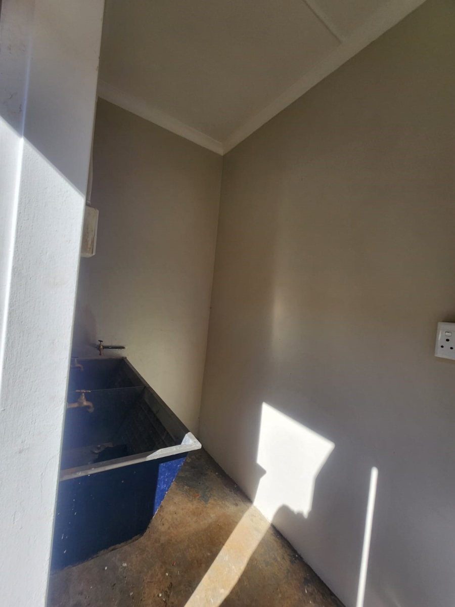 To Let 4 Bedroom Property for Rent in Kloof KwaZulu-Natal