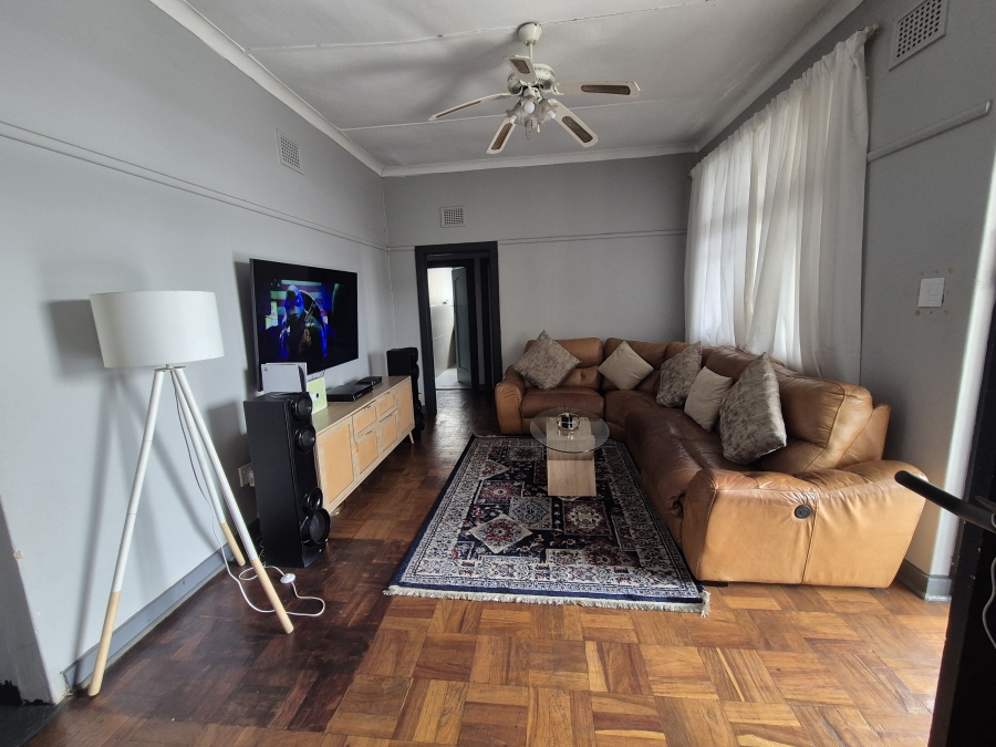 To Let 4 Bedroom Property for Rent in Montclair KwaZulu-Natal