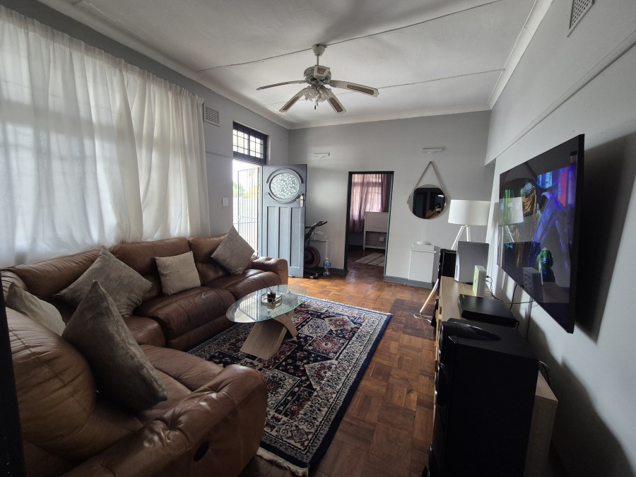 To Let 4 Bedroom Property for Rent in Montclair KwaZulu-Natal