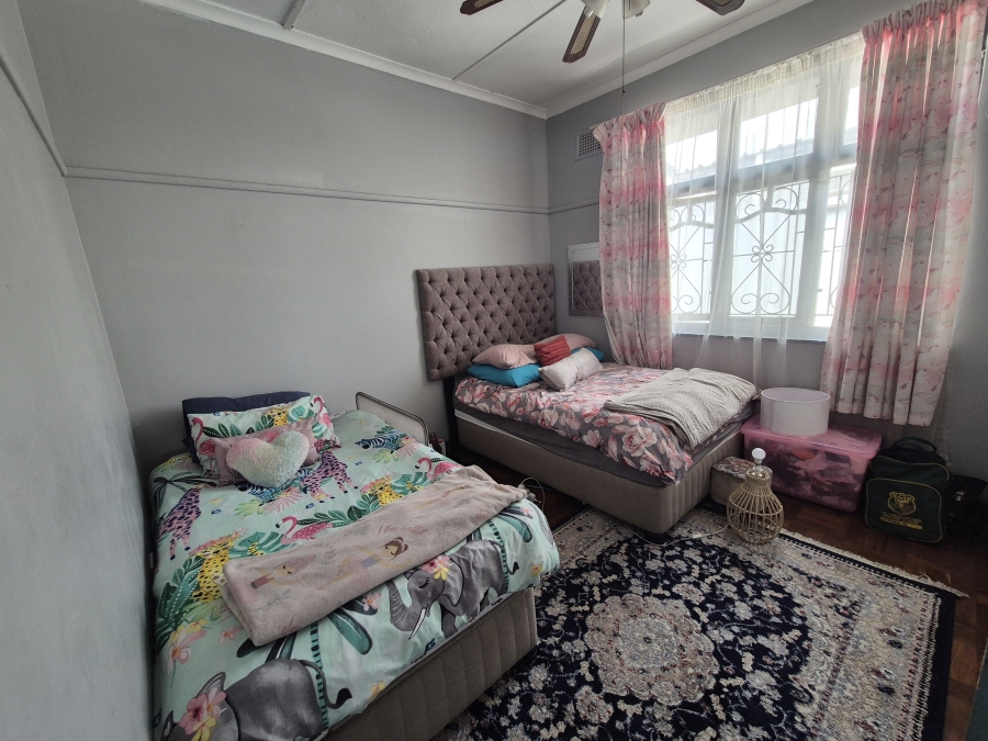 To Let 4 Bedroom Property for Rent in Montclair KwaZulu-Natal