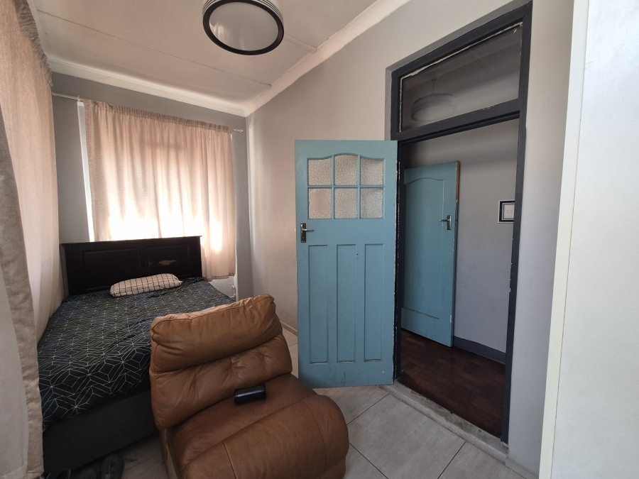 To Let 4 Bedroom Property for Rent in Montclair KwaZulu-Natal