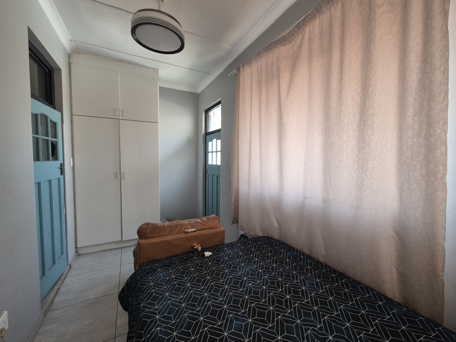 To Let 4 Bedroom Property for Rent in Montclair KwaZulu-Natal