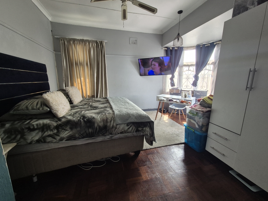 To Let 4 Bedroom Property for Rent in Montclair KwaZulu-Natal