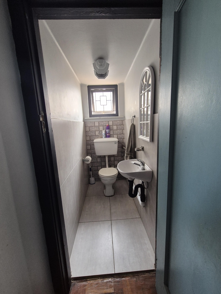 To Let 4 Bedroom Property for Rent in Montclair KwaZulu-Natal