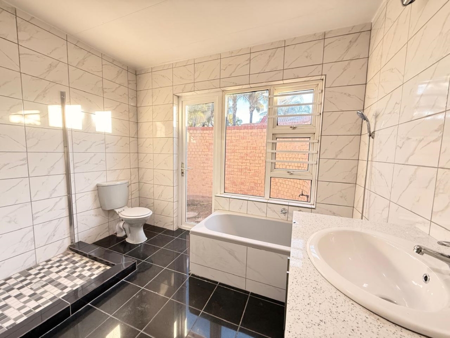 4 Bedroom Property for Sale in Aviary Hill KwaZulu-Natal