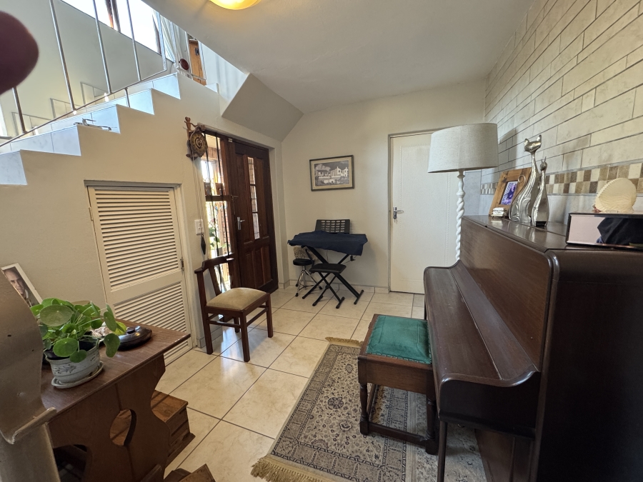 2 Bedroom Property for Sale in Kloof KwaZulu-Natal