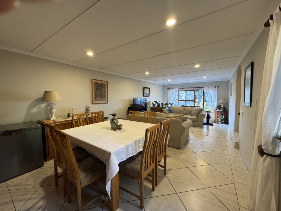 2 Bedroom Property for Sale in Kloof KwaZulu-Natal