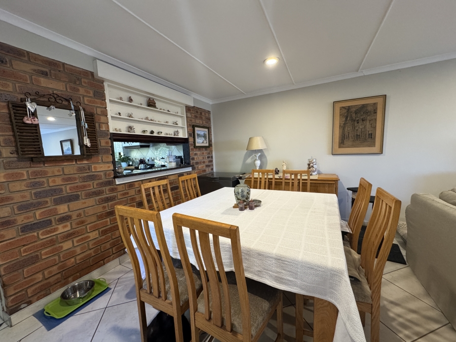 2 Bedroom Property for Sale in Kloof KwaZulu-Natal