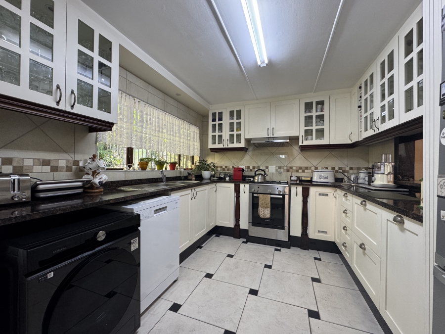 2 Bedroom Property for Sale in Kloof KwaZulu-Natal