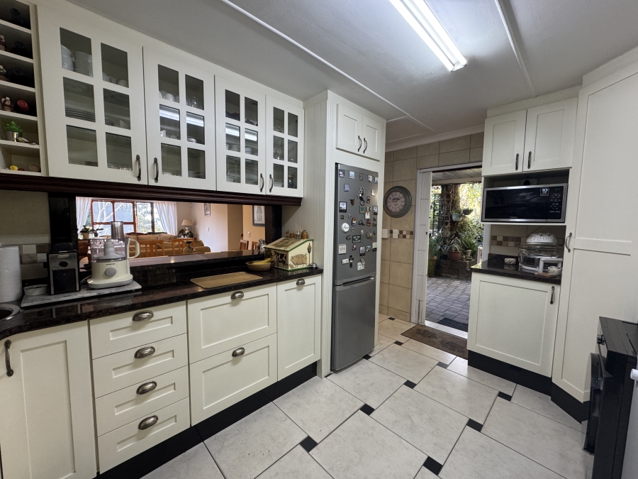 2 Bedroom Property for Sale in Kloof KwaZulu-Natal