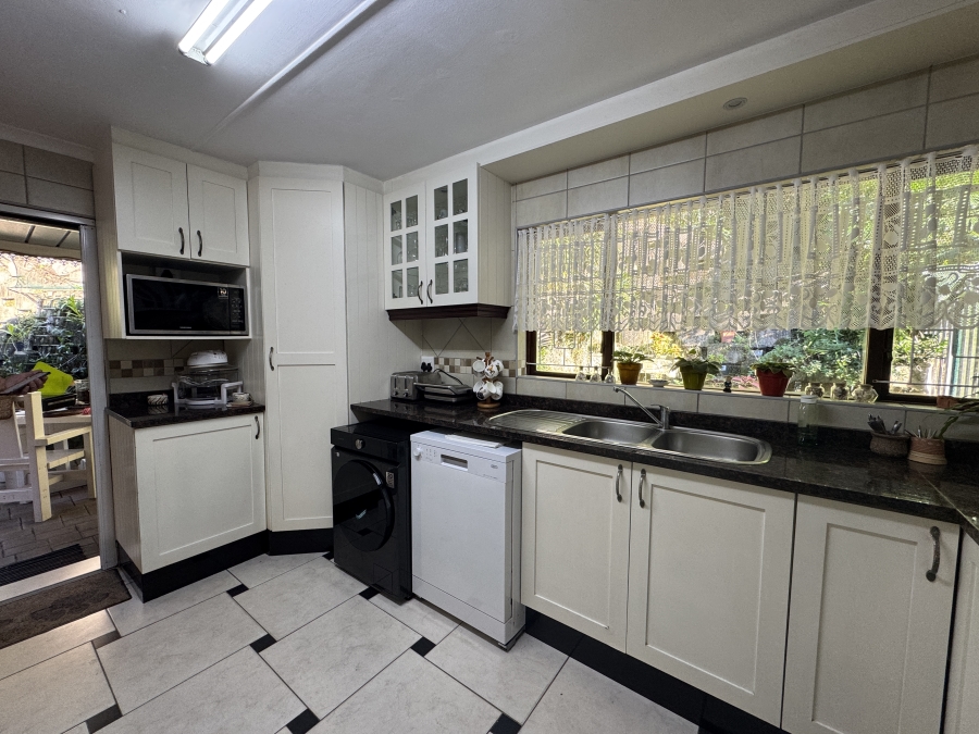 2 Bedroom Property for Sale in Kloof KwaZulu-Natal