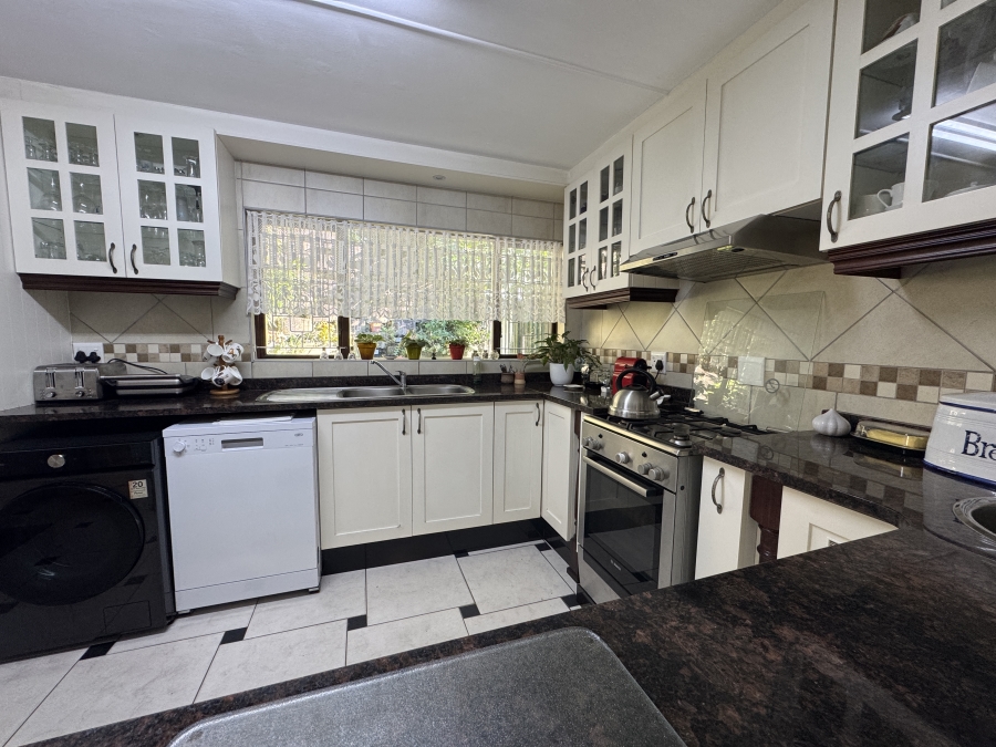 2 Bedroom Property for Sale in Kloof KwaZulu-Natal