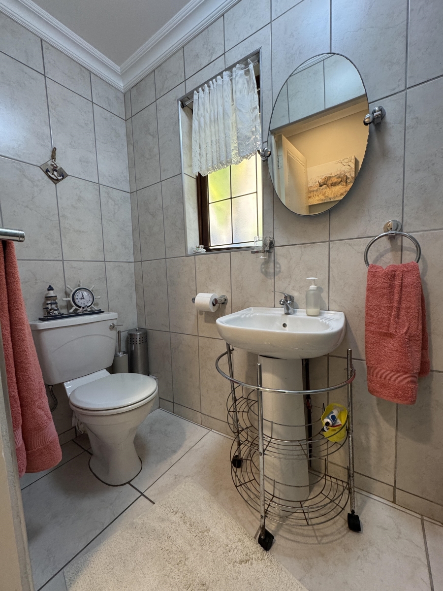 2 Bedroom Property for Sale in Kloof KwaZulu-Natal