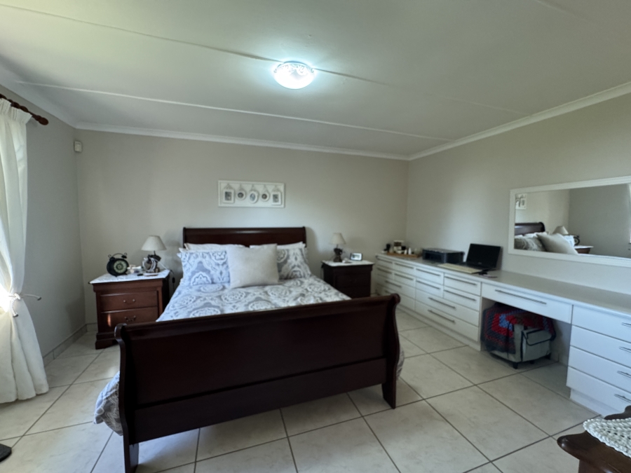2 Bedroom Property for Sale in Kloof KwaZulu-Natal