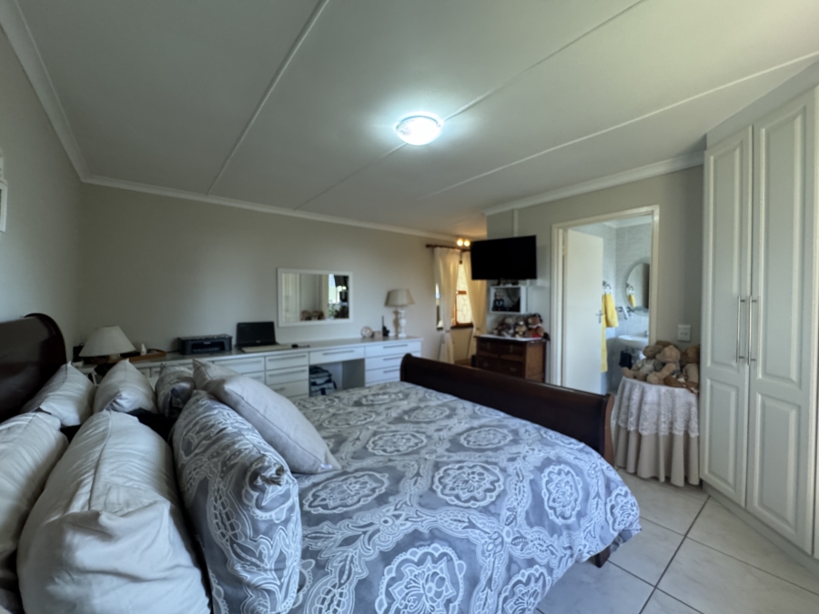 2 Bedroom Property for Sale in Kloof KwaZulu-Natal