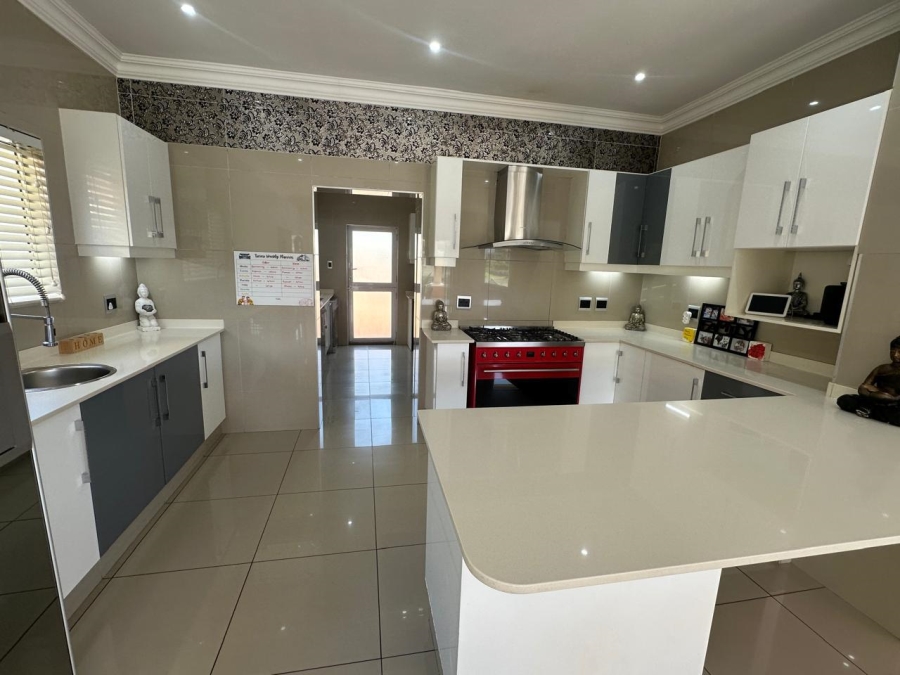 5 Bedroom Property for Sale in Mount Edgecombe KwaZulu-Natal