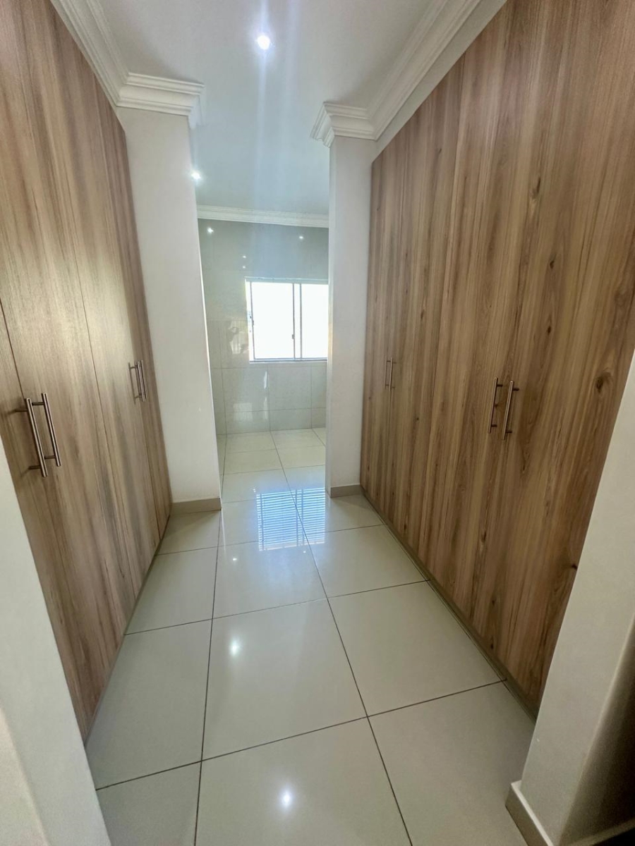 5 Bedroom Property for Sale in Mount Edgecombe KwaZulu-Natal