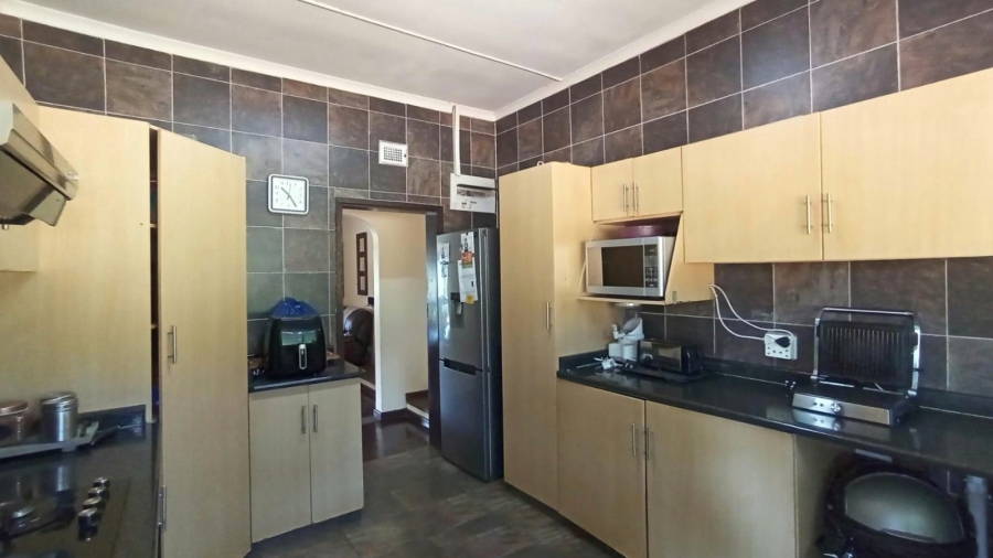 4 Bedroom Property for Sale in Amanzimtoti KwaZulu-Natal