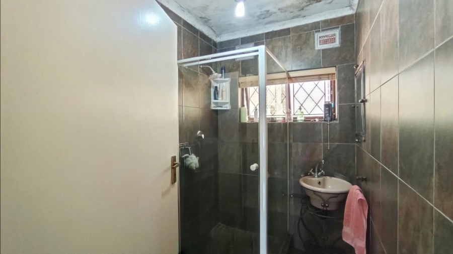 4 Bedroom Property for Sale in Amanzimtoti KwaZulu-Natal