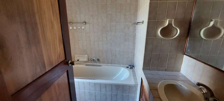To Let 3 Bedroom Property for Rent in Uvongo KwaZulu-Natal