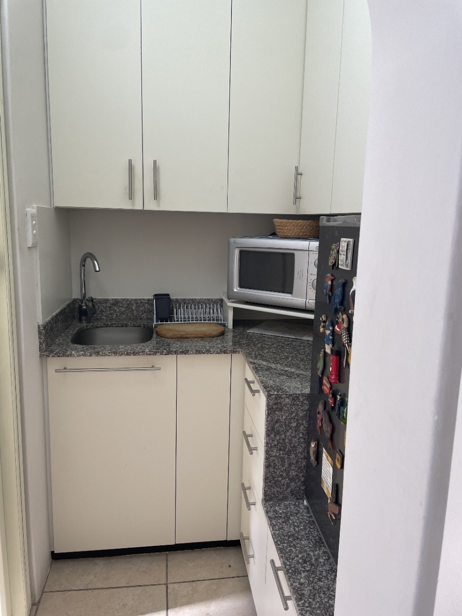1 Bedroom Property for Sale in Essenwood KwaZulu-Natal