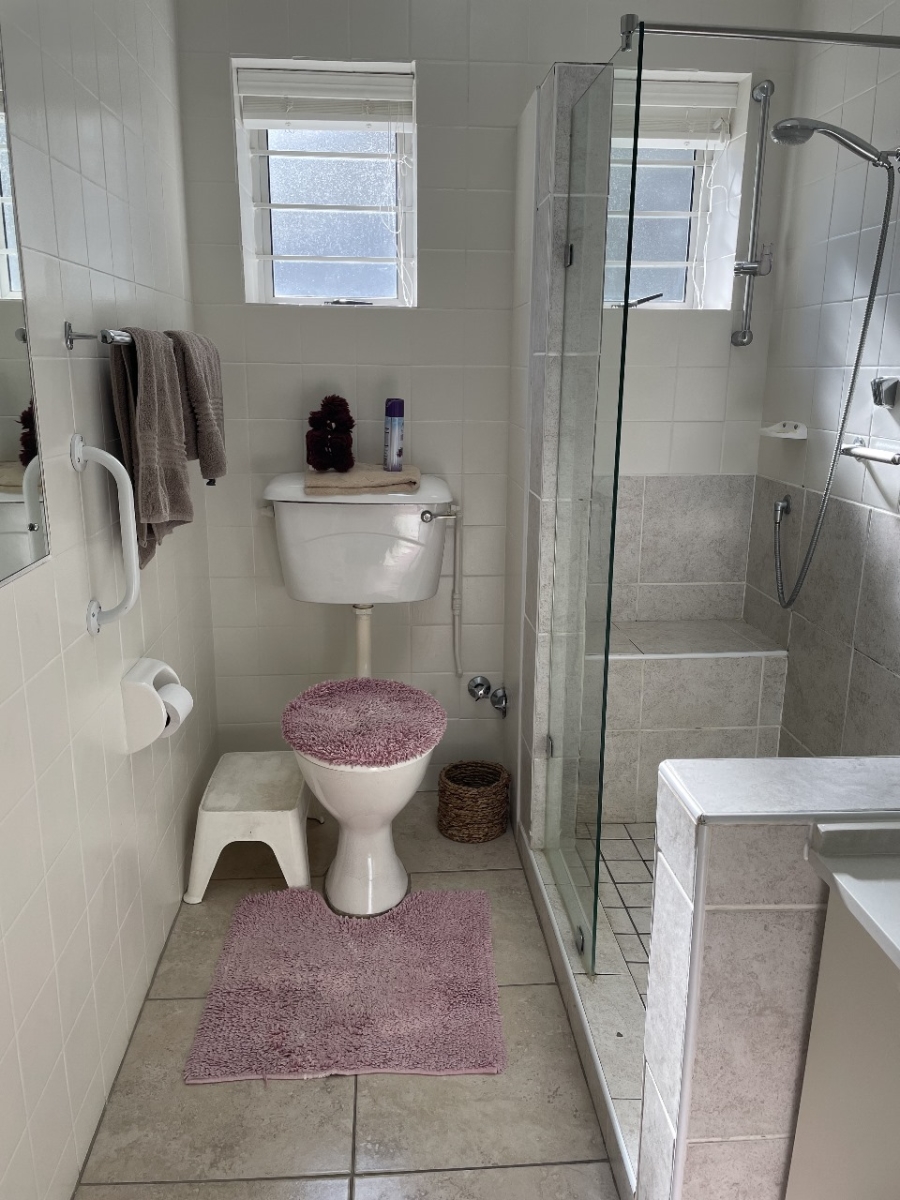 1 Bedroom Property for Sale in Essenwood KwaZulu-Natal