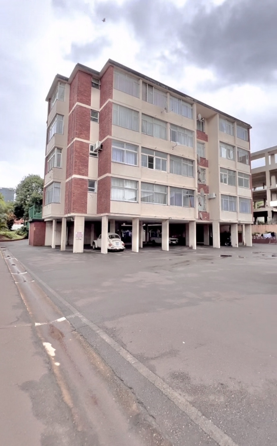 1 Bedroom Property for Sale in Essenwood KwaZulu-Natal