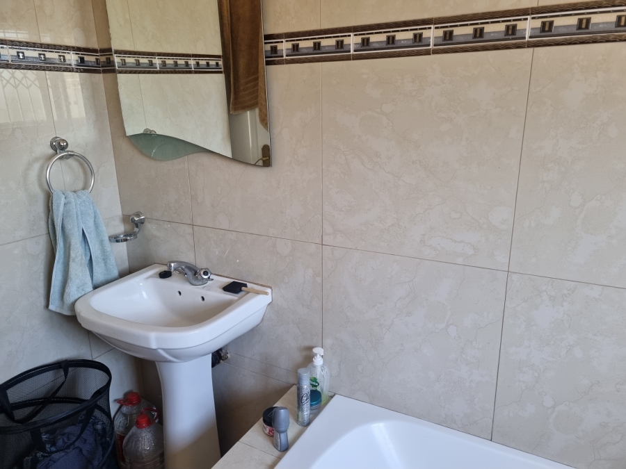 To Let 2 Bedroom Property for Rent in Sunningdale KwaZulu-Natal