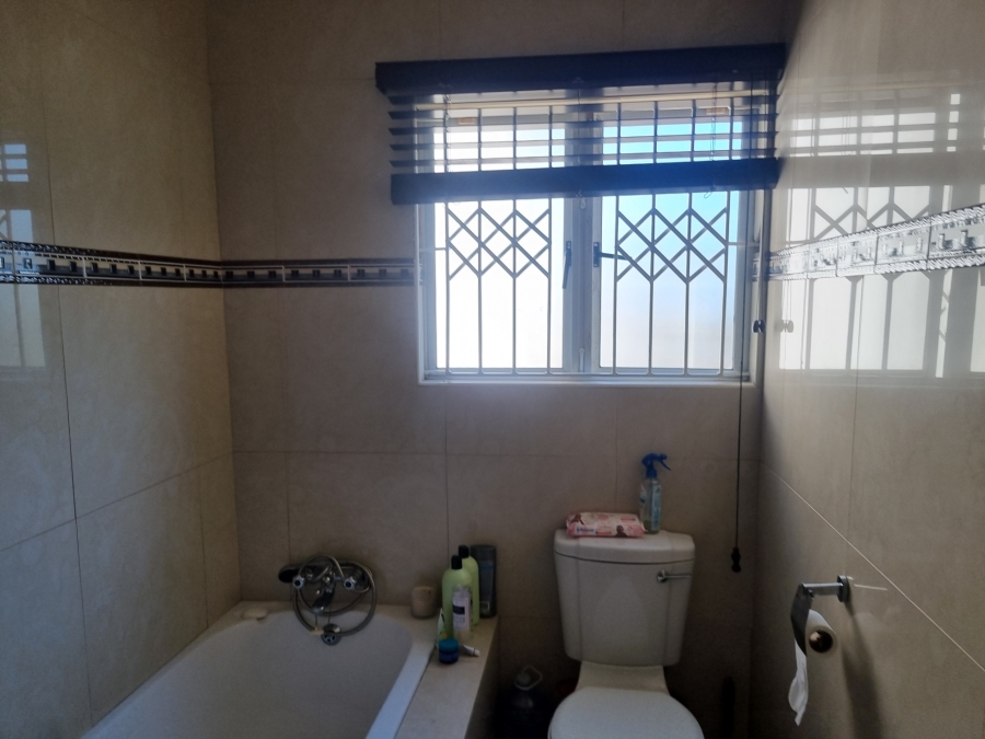 To Let 2 Bedroom Property for Rent in Sunningdale KwaZulu-Natal