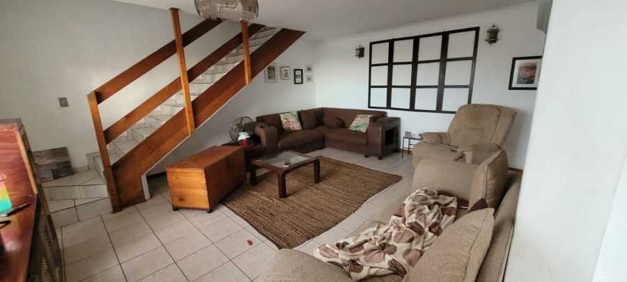To Let 3 Bedroom Property for Rent in Amanzimtoti KwaZulu-Natal
